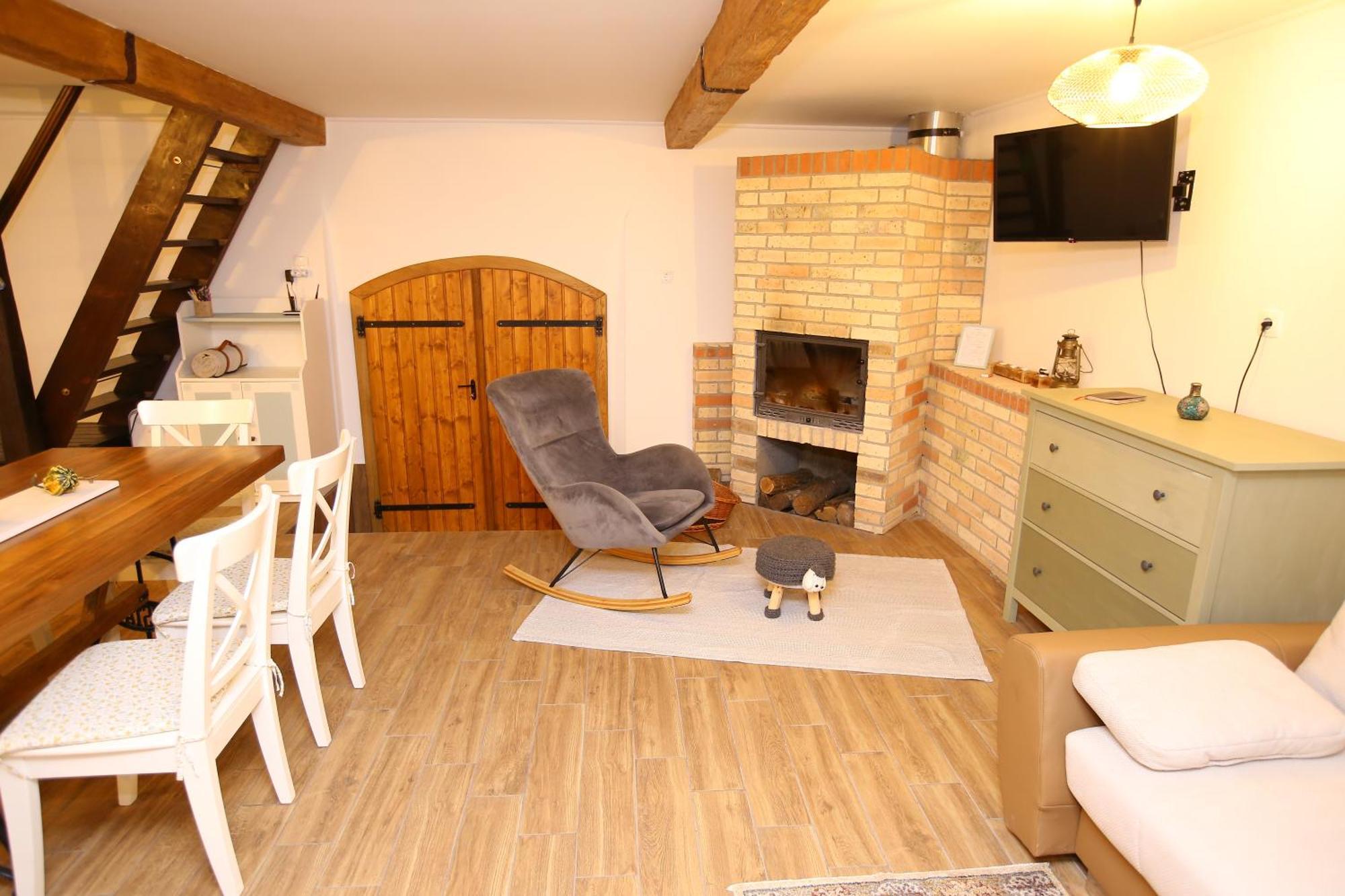 Apartamento Góhér pince és vendégház Csaszartoltes Exterior foto