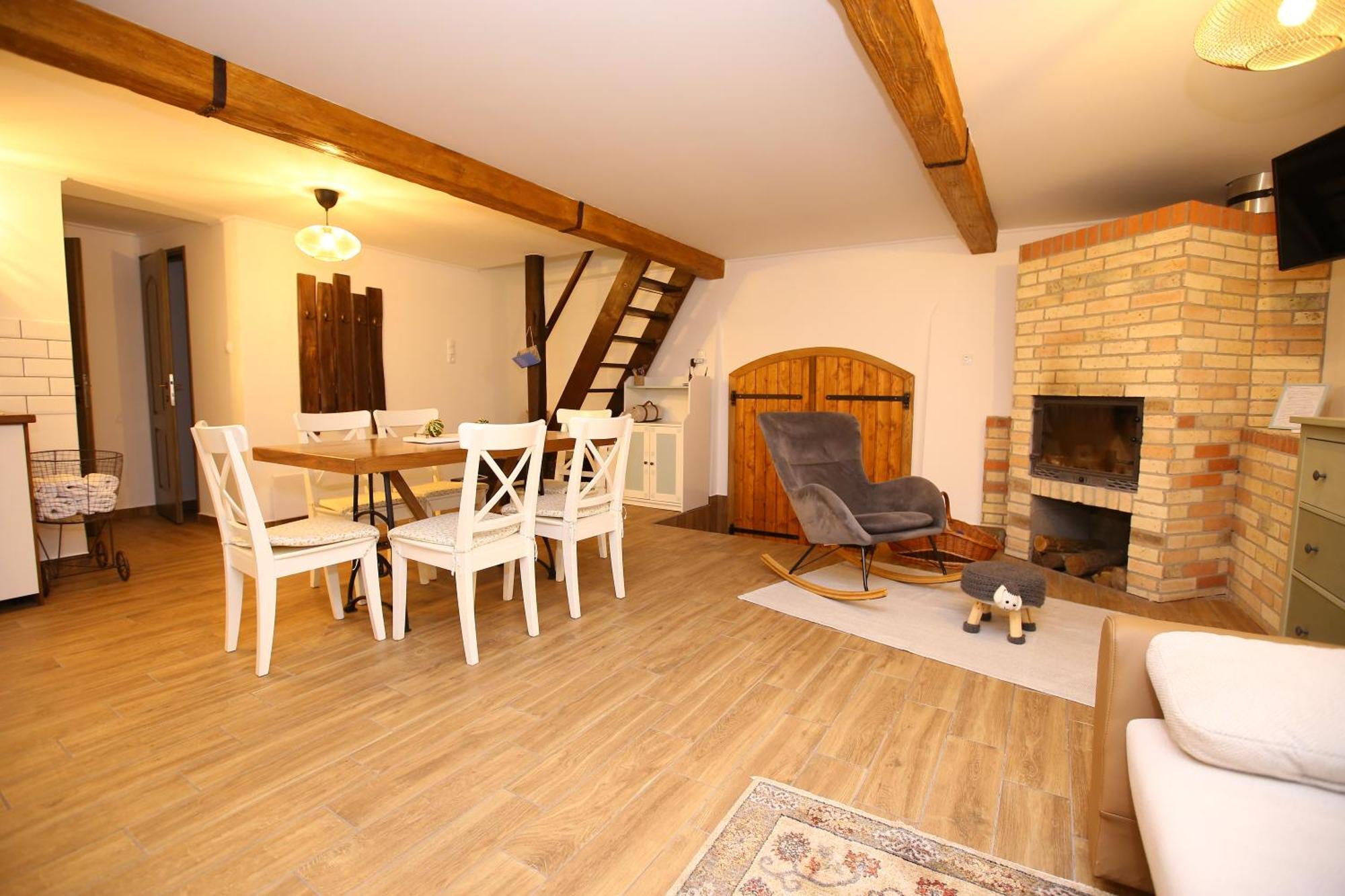 Apartamento Góhér pince és vendégház Csaszartoltes Exterior foto